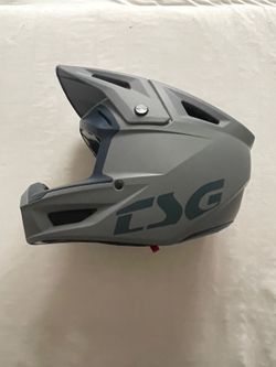 Sjezdova helma: TSG Sentinel + bryle TSG