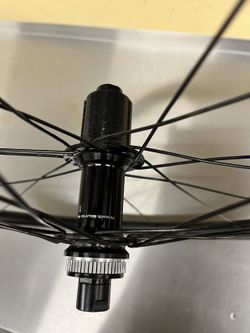 Prodám silniční, gravel kola shimano RS470 pevné osy ,kotoučové včetně pláštů momentálně na UST