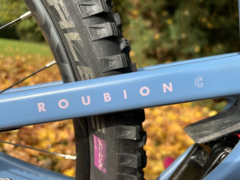 Prodám dámské enduro kolo Juliana Roubion MX R-Kit Carbon C, vel. S