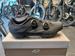 = GIRO Sector Black/Dark Shadow 43 =