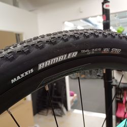 100% nové gravel / trek pláště Maxxis Rambler 700x45C EXO TR kevlar