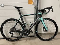 Bianchi Oltre XR3 Disc Ultegra Di2