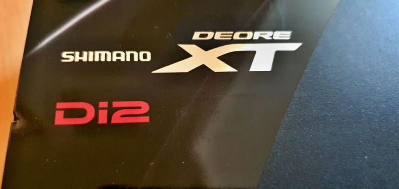 Shimano XT Di2 RD-M8050 (kompatibilná s GRX)