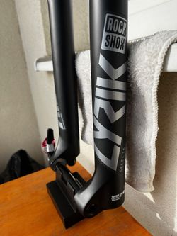 Nová 29" RockShox Lyrik Select+ 170mm RC Charger 2.1