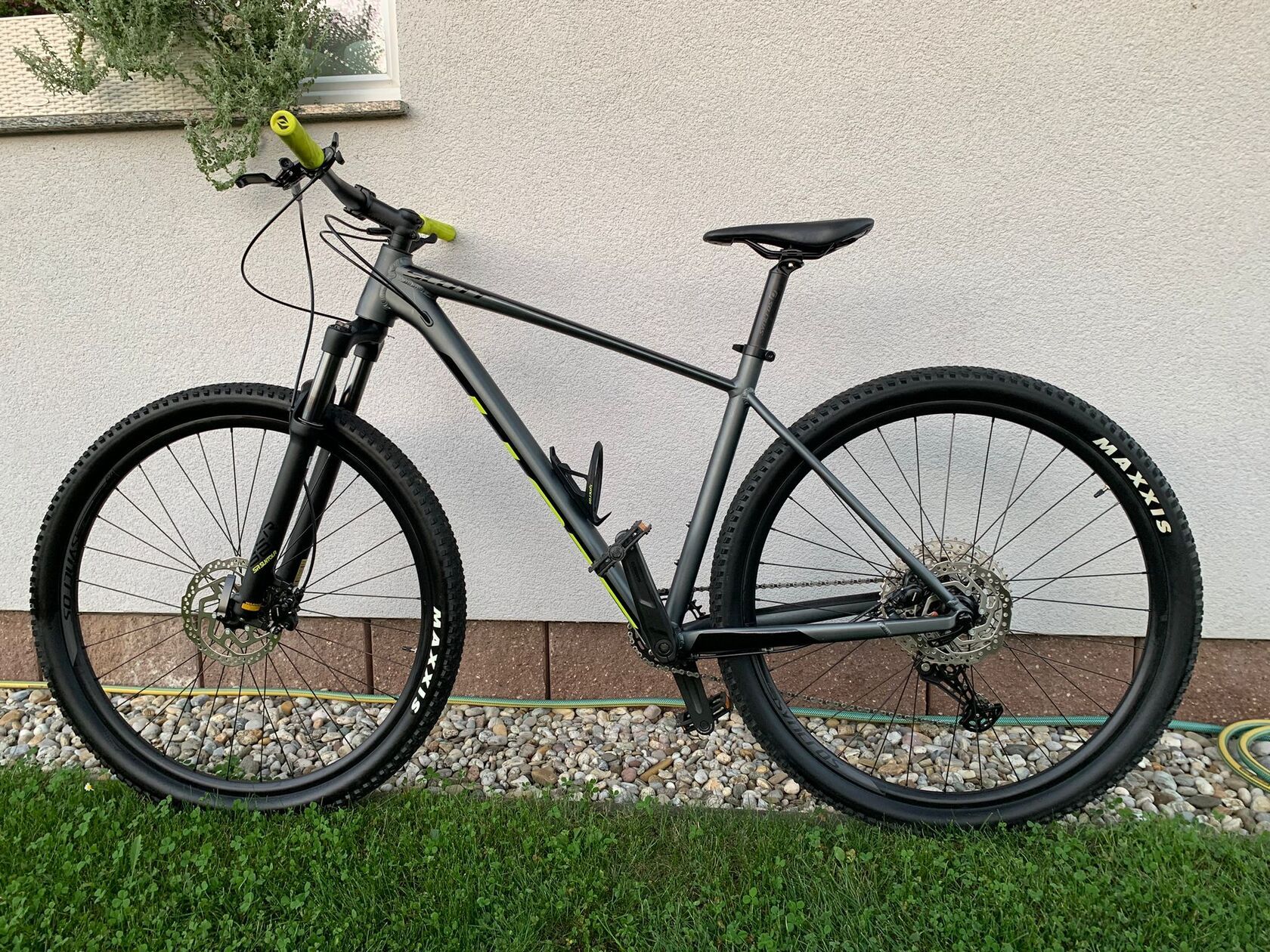 Bicicleta scott scale 980 dark grey 2025