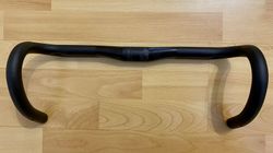Prodám AL silniční řidítka DEDA ZERO 2 RHM 440mm