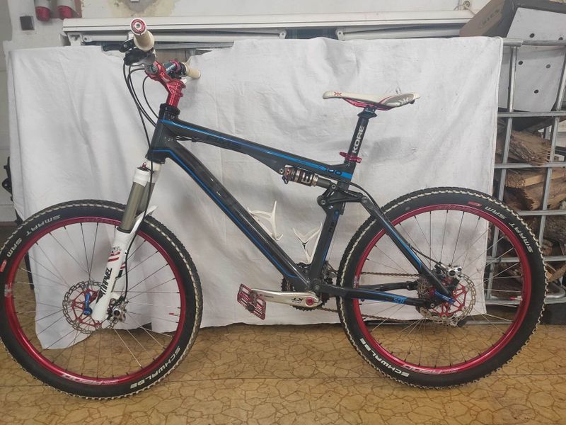 SLEVA Horské kolo CUBE AMS 100 SCR Celokarbonove Custom Build