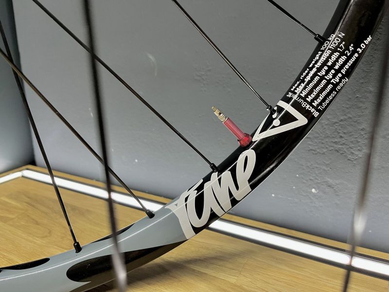 Zapletená kola TUNE Blackburner | náboje King / Kong 100/15 a 142/12 | Sram XD | Sapim CX Ray
