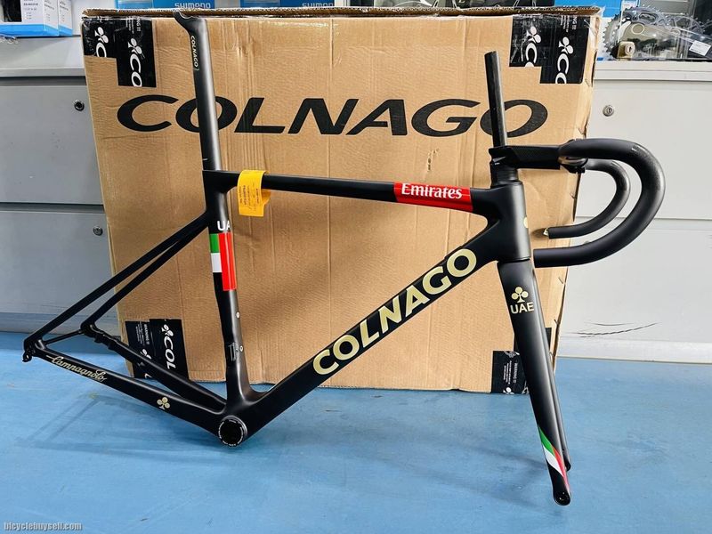Nová rámová sada Colnago V3Rs DISC UAE TEAM EMIRATES
