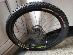 zapletena kola Syncros X30s - 27,5plus - boost - Maxxis Rekon plus 2,8 - kazeta Sram SX 11-50