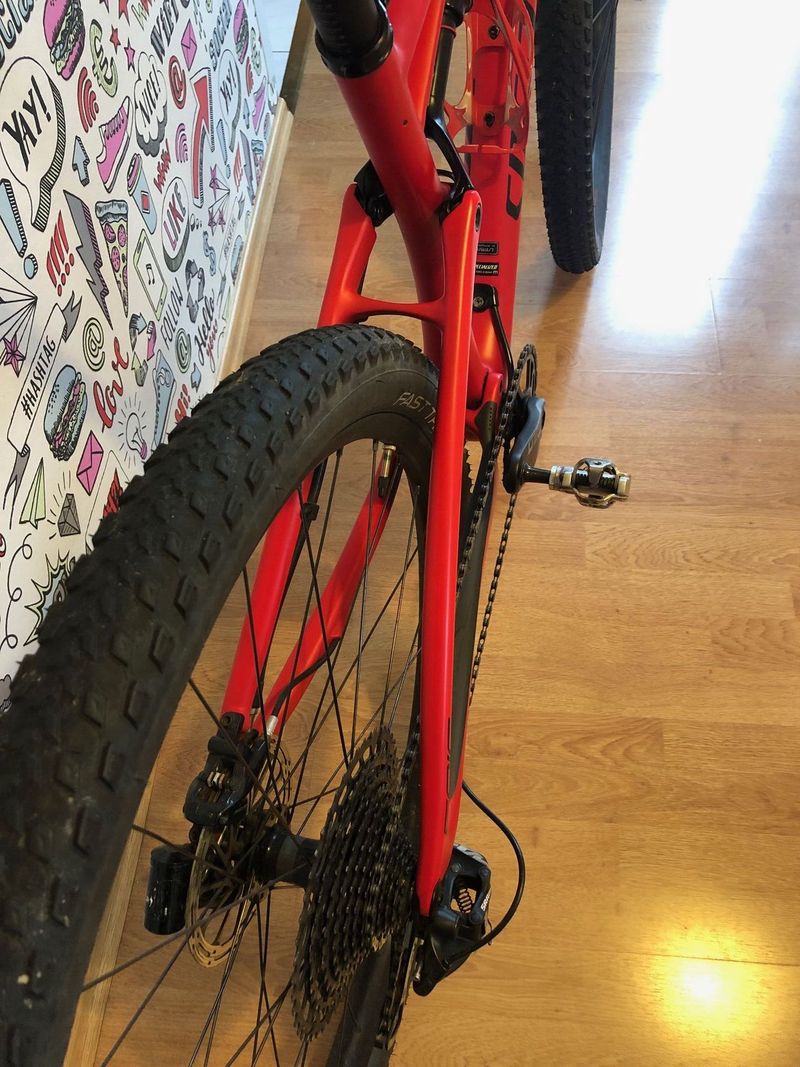 Specialized Carbon Epic - V PERFEKTNÍM STAVU