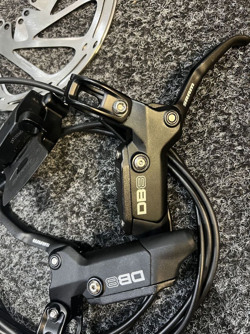 SRAM DB8