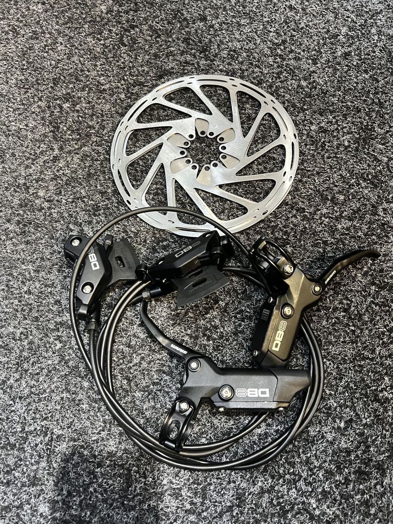SRAM DB8