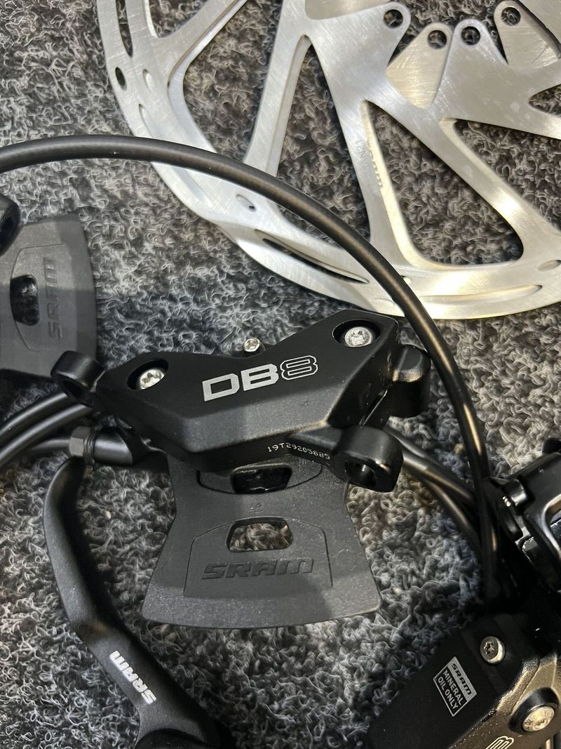 SRAM DB8
