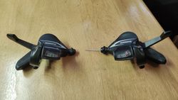 Řadicí páčky Shimano 3x8