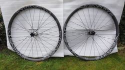 Zapletená kola Nextie/DT Swiss