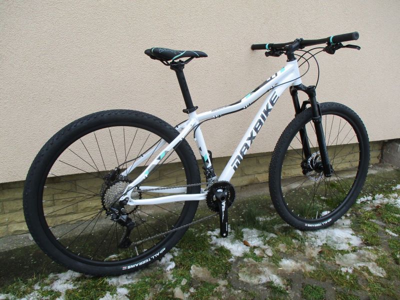 Nové dámské 29" kolo na rámu Maxbike M509D, Deore 2x10, vzduch. vidlice Rock Shox Judy