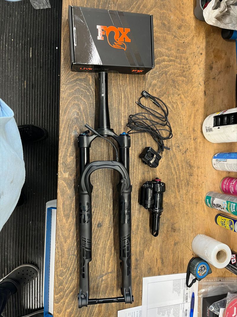 SET FOX LIVEVALVE vidlice a tlumiče