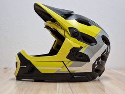 Bell Super DH MIPS odnímatelná brada
