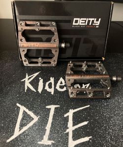 Custom pedály Deity Black Kat