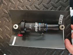 Tlumič sr suntour 165x38 RL-R