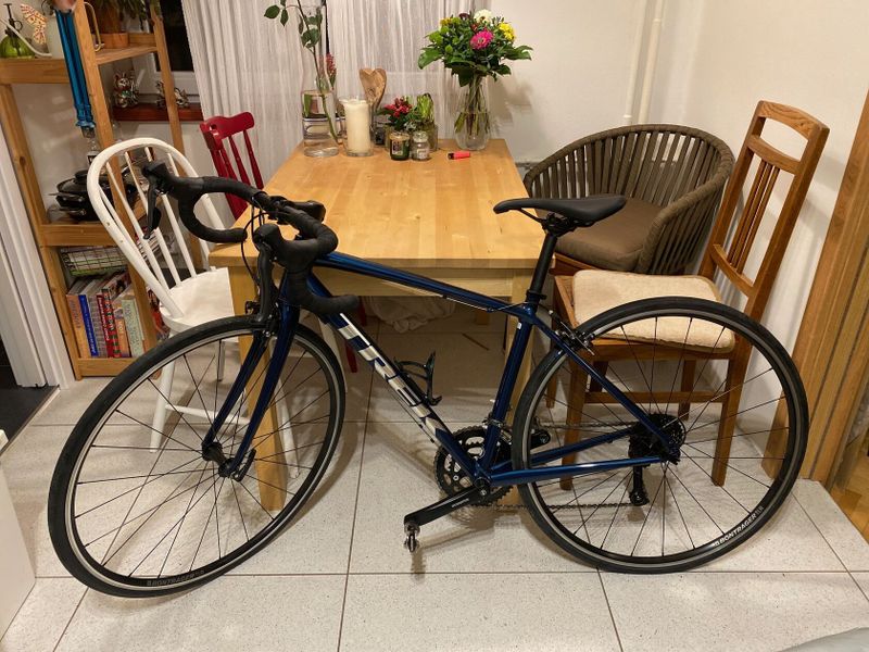 Silniční kolo Trek Domane AL 2 - gloss mulsanne blue/matte trek black vel 50