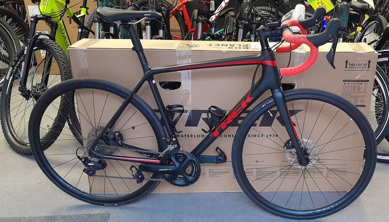 Trek Emonda SL 5 velikost 56