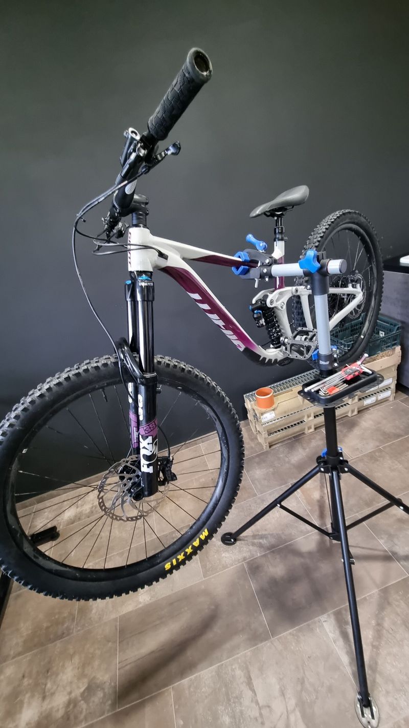 Giant Reign SX 2021 29 vel. M Fox 38 Enduro
