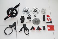 SRAM Rival eTap AXS 2x12 kotoučové brzdy Kompletní sada