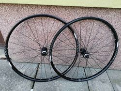 Prodám nová kola 27,5, ráfky Mach1 Klixx 23c Tubeless Ready/ náboje boost Shimano