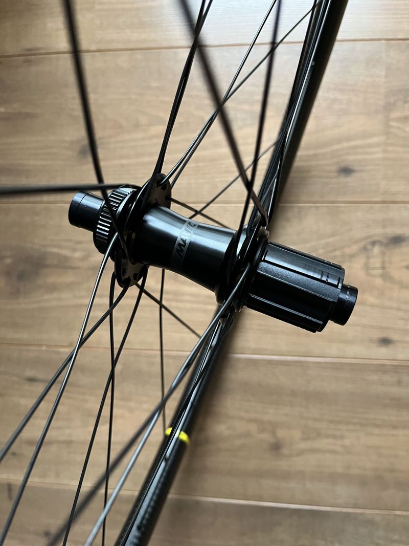 NOVÉ! Výplety Mavic OPEN PRO CARBON 32 UST DISC + Mavic Road Hub Disc CL + DT Swiss Aerolite
