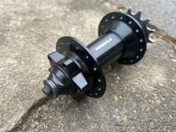 Zadní náboj Formula 32 děr na kotouč 6 šr. +jednokolo 14z.