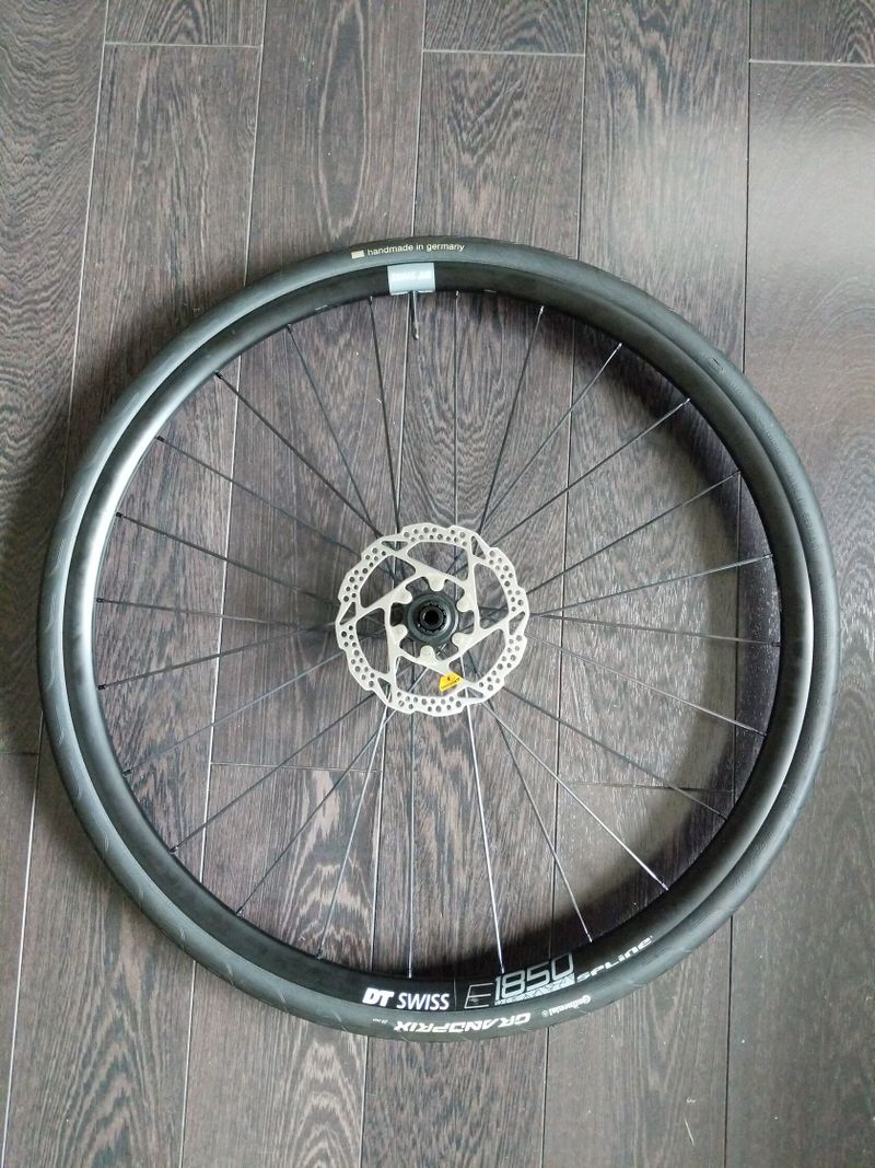Přední zapletene kolo DT SWISS Spline E1850