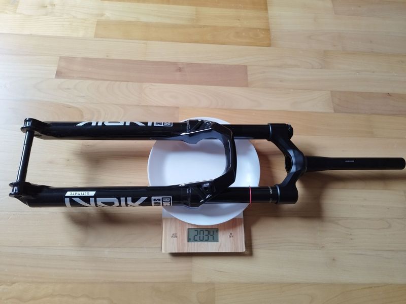 😈 Nová vidlice RockShox Lyrik Ultimate Charger 3 RC2 29" 160 mm DebonAir+ - MY 2023 - Rock Shox 😈