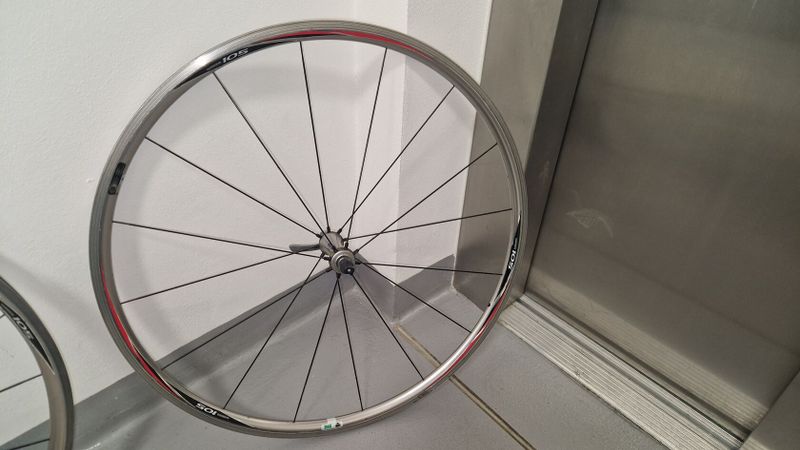 Prodám silniční kola WHR-5600 (Shimano 105) + kazeta Ultegra 10spd