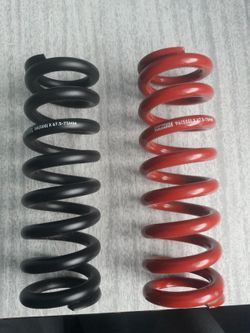 Prodám pružiny Rockshox, 500 lbs, 550 lbs, rozměr 174x75 mm