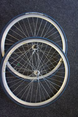 Shimano 9sp. včetně pláštů.