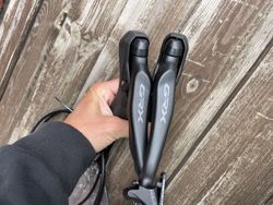 Nové kompletní řazení Shimano GRX ST-RX600 + BR-RX400 hydraulické brzdy 2x11s L+P