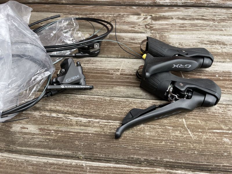 Nové kompletní řazení Shimano GRX ST-RX600 + BR-RX400 hydraulické brzdy 2x11s L+P