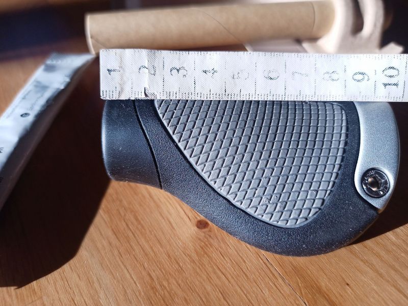 Grip Ergon GP-1 pravý.