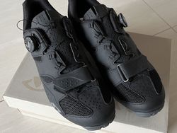 Tretry GIRO Cylinder Black 44