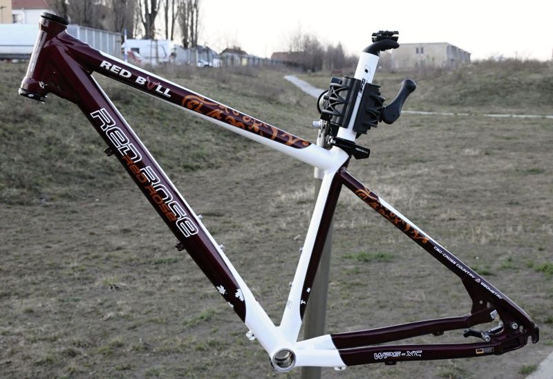 Rám Red Bull Red Rose vel.XS 26”