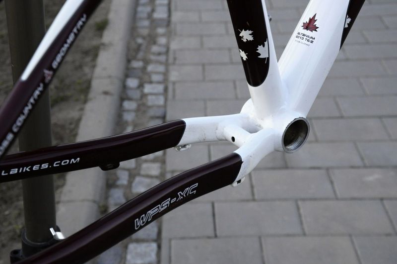Rám Red Bull Red Rose vel.XS 26”