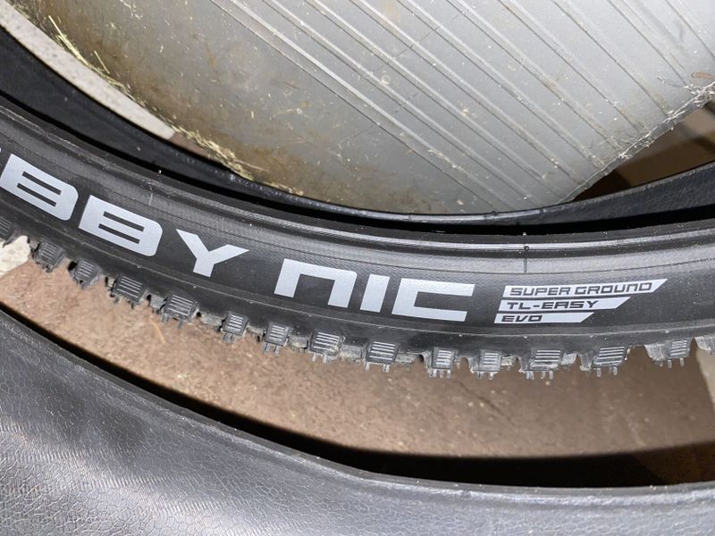 Prodám Schwalbe Nobby nic a Snakeskin
