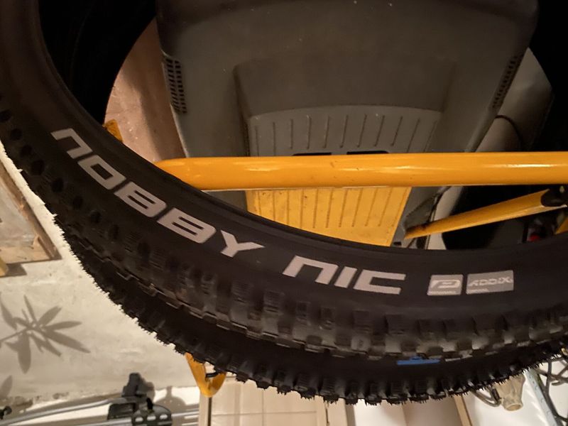 Prodám Schwalbe Nobby nic a Snakeskin