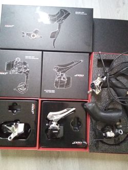 Sada SRAM RED E- TAP. 2x 11s