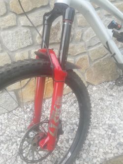 Prodam RockShox Lyrik Ultimate Charger 2.1 RC2