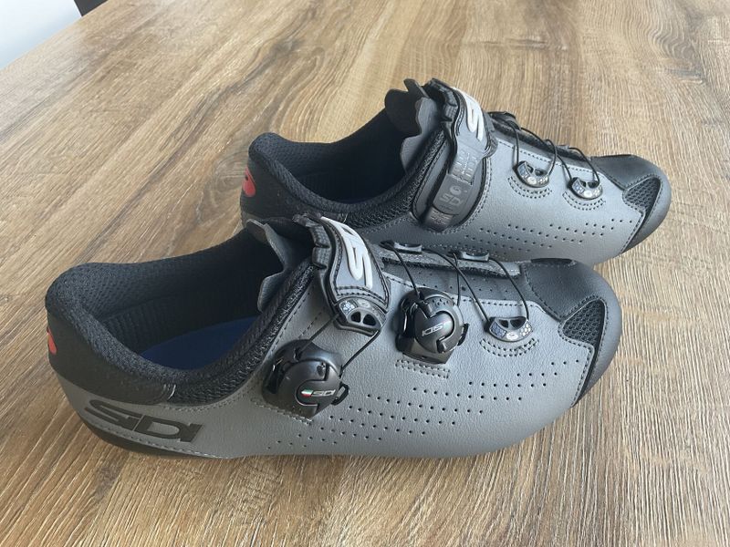 Tretry Sidi GENIUS 10 Mega - black/grey - širší 41, 5