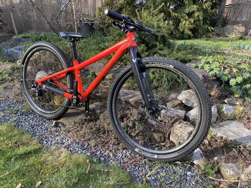 RB KID 26" nekompromisní dětský závodní stroj v top stavu, jen 7100g, od 122cm