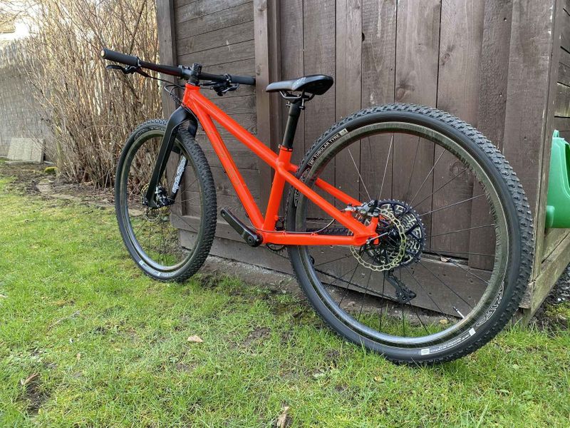 RB KID 26" nekompromisní dětský závodní stroj v top stavu, jen 7100g, od 122cm